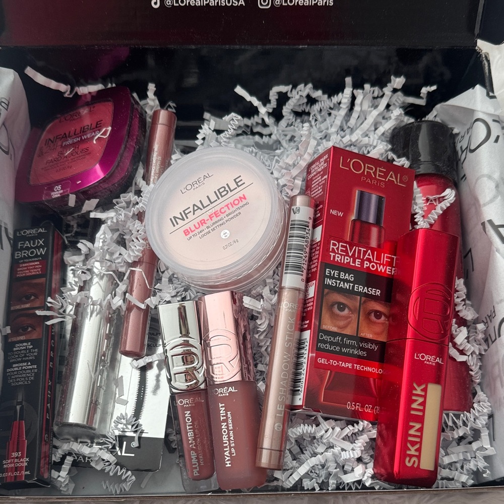 L'Oreal collection exclusive 11 piece PR makeup set!